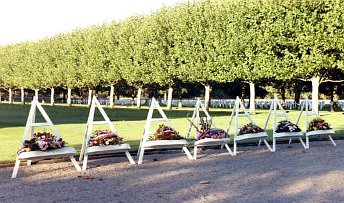 photo of wreath placement