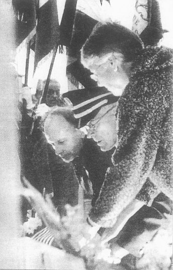 photo of Placing Wreaths on Monument