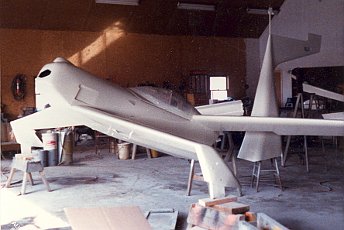 1982 Applying the final paint in the AeroServe hanger.